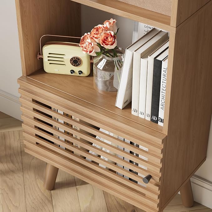 Furnify Small Bookcase, 43" H Open Shelf Cube Bookshelf with Slatted Door, Mid-Century Bookcase with 3 Cubes, Open Shelves Display Storage Cabinet for Living Room, Home Office, Oak