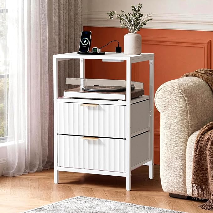 VINGLI White Nightstands Set of 2 with Fabric Drawers, Fluted Nightstand with Charging Station, Night Stand Set 2 White Side Table with Charging Station for Bedroom, Dorm